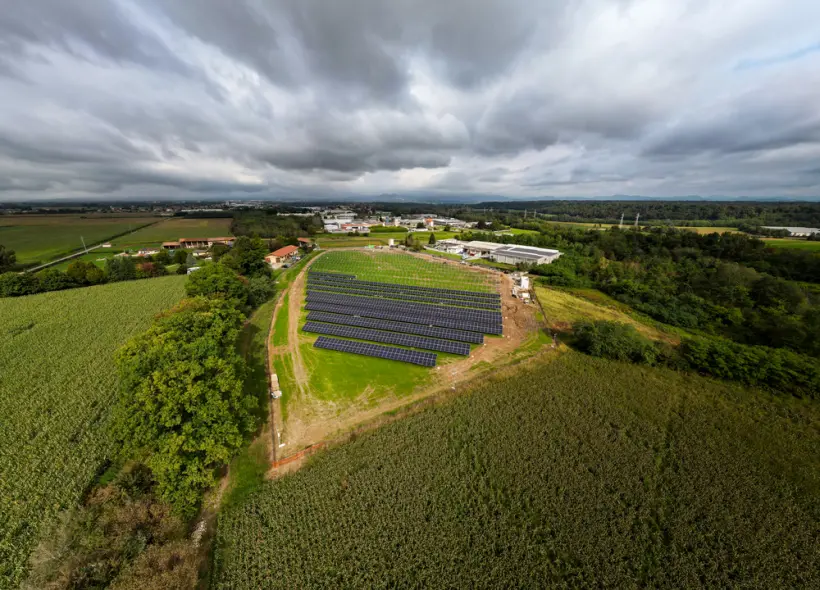 Case history – Intervento di riqualificazione energetica: impianto agrivoltaico da 2,1 MWp con accumulo Finissaggio e Tintoria Ferraris