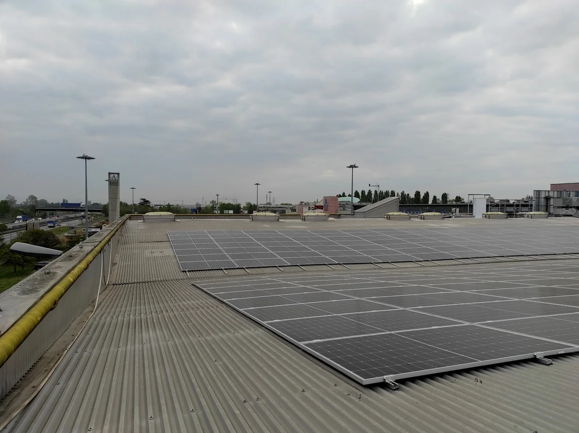 Impianto fotovoltaico commerciale da 400 kWp, provincia di Milano