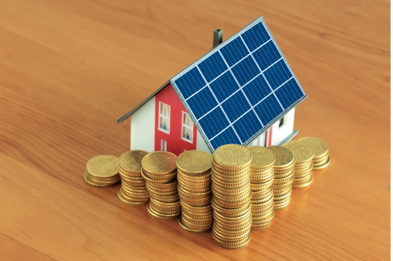 Casa con impianto fotovoltaico per le esigenze energetiche future Casa con impianto fotovoltaico per le esigenze energetiche future